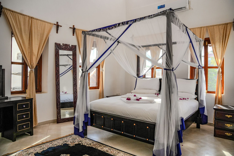 Bedroom 2, Habari House, Mjini