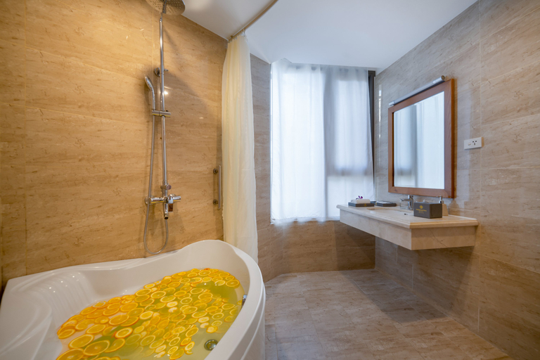 Bathroom 5, Diamond Sea Hotel, Da Nang