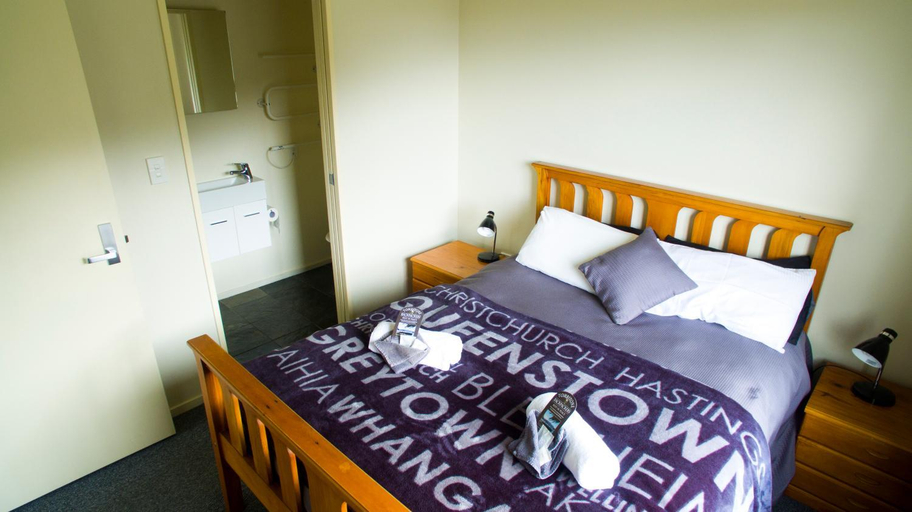 Bedroom 3, Tombstone Motel, Lodge & Backpacker, Marlborough