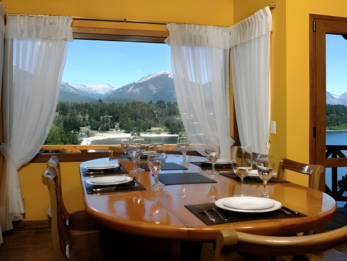 Food & Drinks 5, Charming Residences & Suites with Private Spa, Bariloche