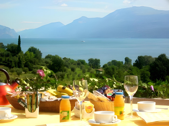 Food & Drinks 5, Castello Belvedere Apartments, Brescia