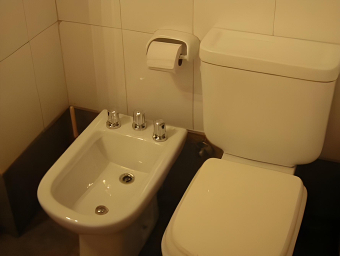 Bathroom 5, Departamentos Lugar, Capital