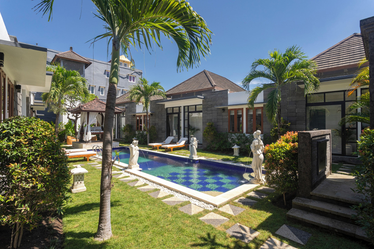 Emy Sanur, Denpasar