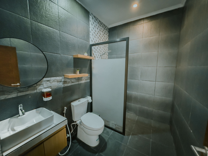 Bathroom 5, Pachira Living Legian, Badung