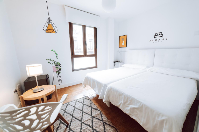 Others 5, Hostal Misericordia, León