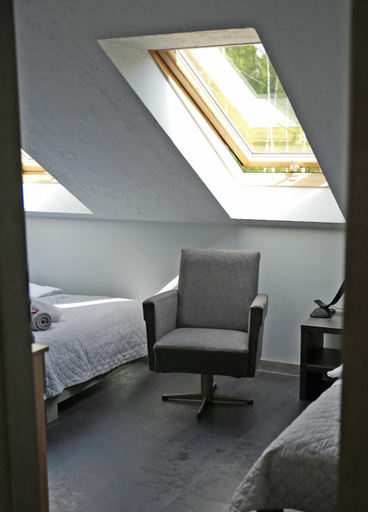 Bedroom 1, Reza, Bełchatów