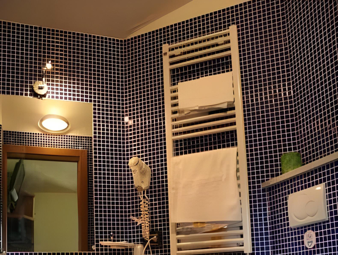 Bathroom 5, Hotel La Meridiana, Arezzo
