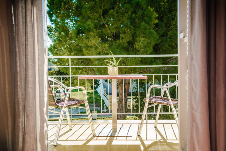 Others 5, Three Seasons, Ionian Islands