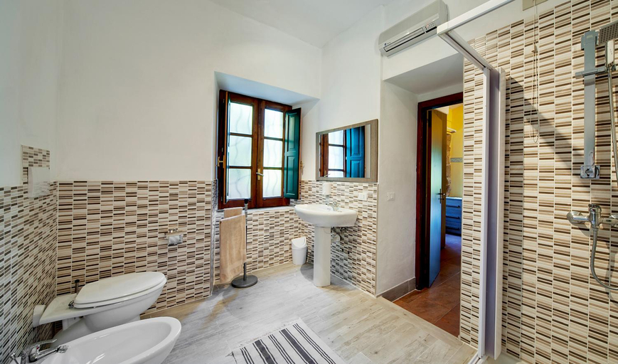 Bathroom 5, Casale Romano Resort, Messina