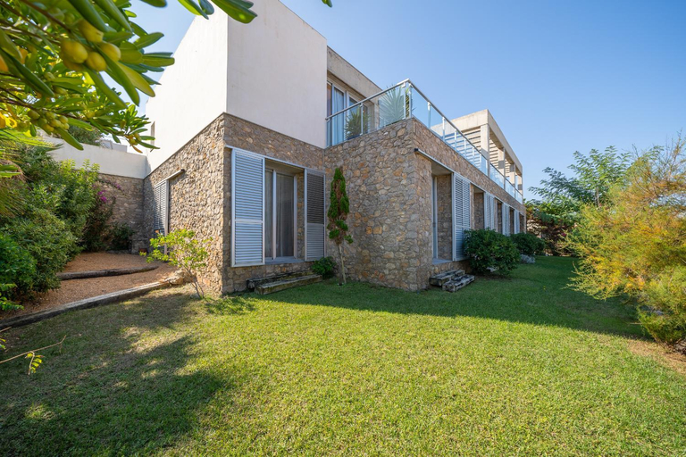 Others 4, Villa Illa, Girona