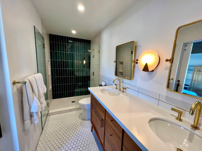 Bathroom 4, The Presidio, Santa Barbara