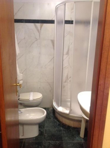 Bathroom 19