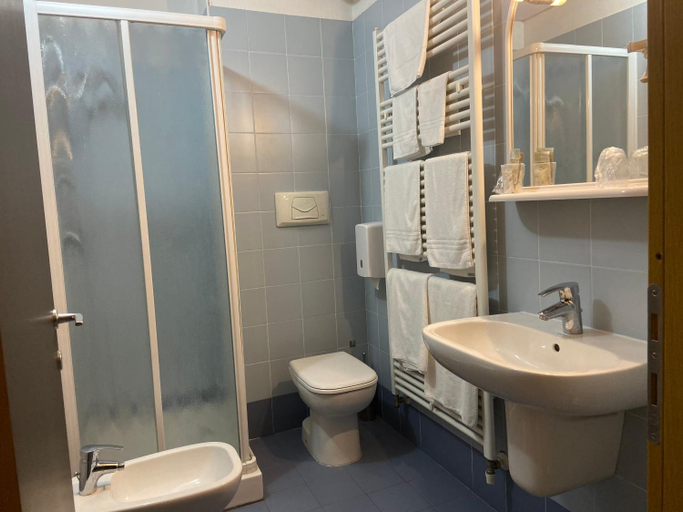 Bathroom 3, Hotel Santa Giulia, Brescia