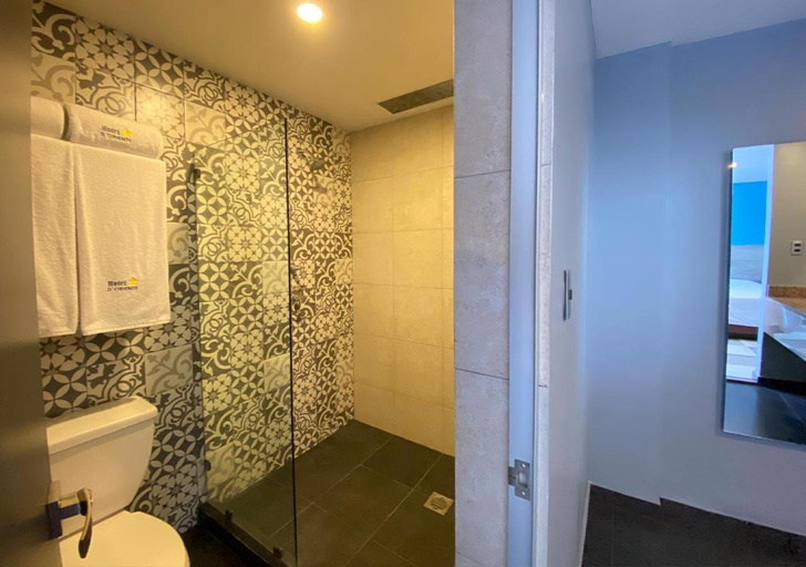 Bathroom 2, Hotel Estrella de Oriente, Mexico City