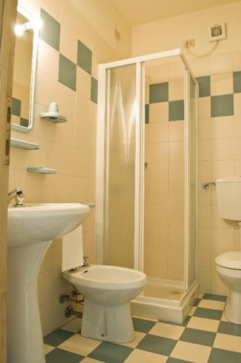 Bathroom 3, Hotel The Marquee, Lucca
