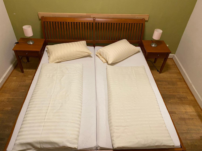 Bedroom 3, Hotel Restaurant Frankenturm, Trier