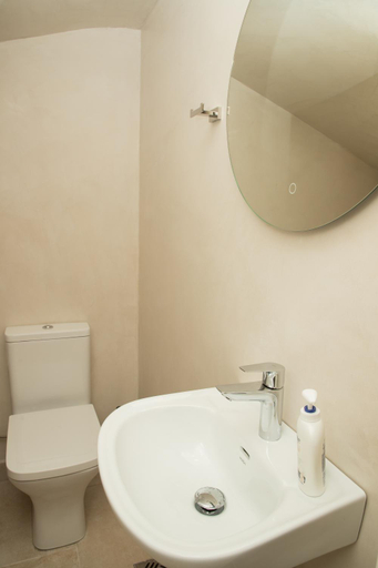 Bathroom 3, Areti 1 & Areti 2, Peloponnese