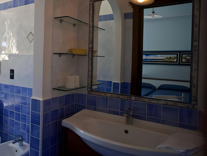 Bathroom 3, Pietra Pomice Hotel, Messina