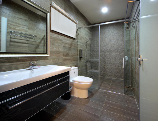 Bathroom 3, Kenting Lan Hai Inn, Pingtung