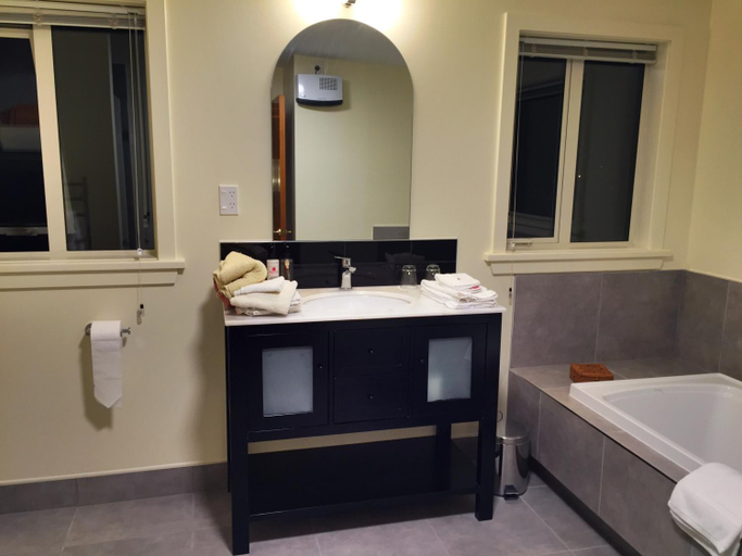 Bathroom 7