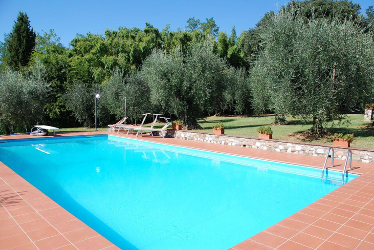 Casa Tonio by Salogi Villas, Lucca