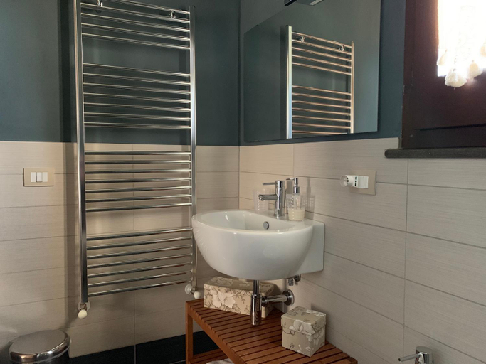 Bathroom 3, B&B Mugnos Charme Living, Catania