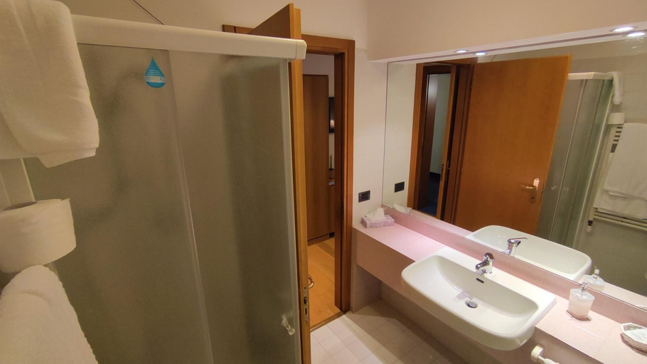 Bathroom 4