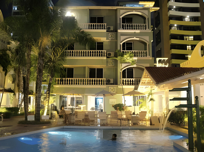 Exterior & Views 20