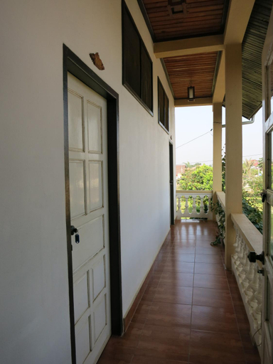 Others 4, The Hillside Residence, Pek