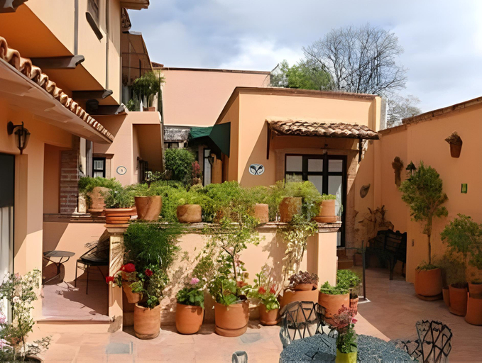 Exterior & Views