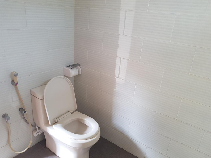 Bathroom 2, Rinjani Family Hotel, Lombok