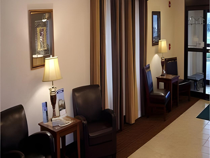 Public Area 3, Holiday Inn Express TIFFIN by IHG, Seneca