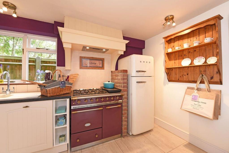 Others 4, Spring Cottage, West Sussex