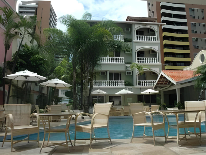 Exterior & Views 18