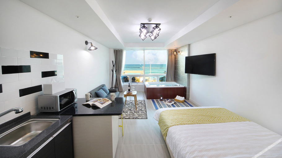 Bedroom 2, Gangneung Ara Spa Pension, Gangneung