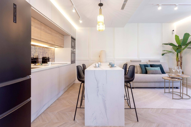 Others 4, Genteel Home Chicarreros, Sevilla