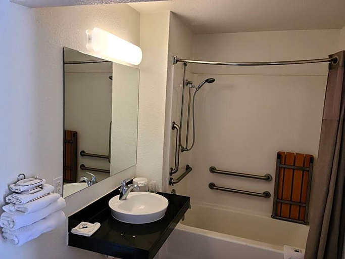 Bathroom 5, Rodeway Inn Las Cruces, Dona Ana