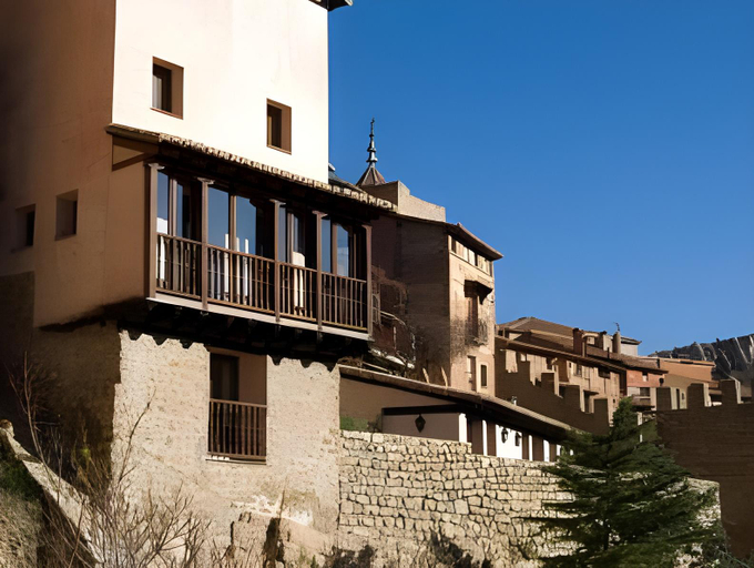 Exterior & Views