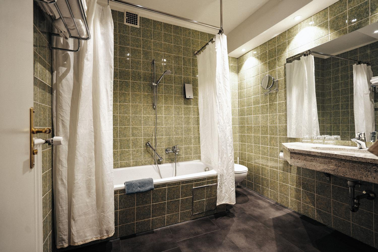 Bedroom 5, Hotel Fletzinger, Rosenheim