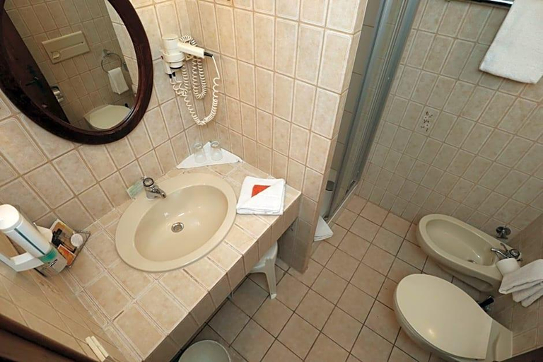 Bathroom 4, Romantik Hotel Stollen, Emmendingen
