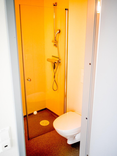 Shower, Solborg Folkehøgskole Hostel, Stavanger