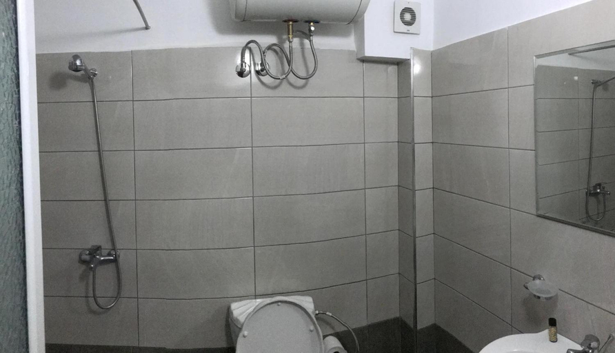 Bathroom, Hotel Tatzati, Sarandës