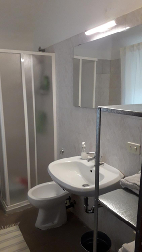 Bathroom 13