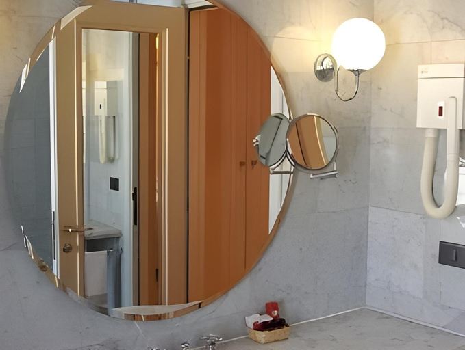 Bathroom 5, San Luca, Perugia