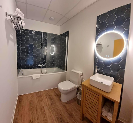 Bathroom 3, Atlantis Hotel, Alpes-Maritimes
