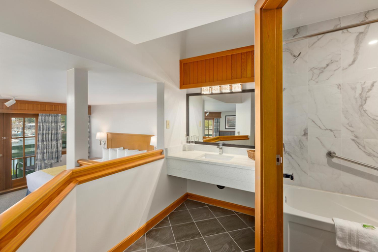 Bathroom 5, Canadian Princess Lodge & Marina, Alberni-Clayoquot