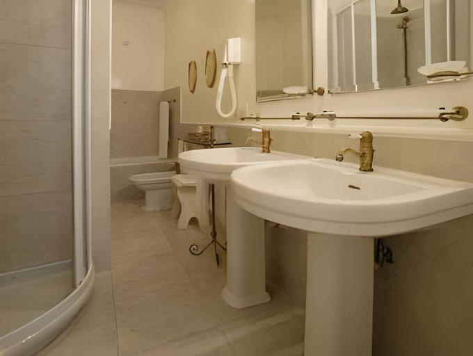 Bathroom 4, Majestic Toscanelli, Padua
