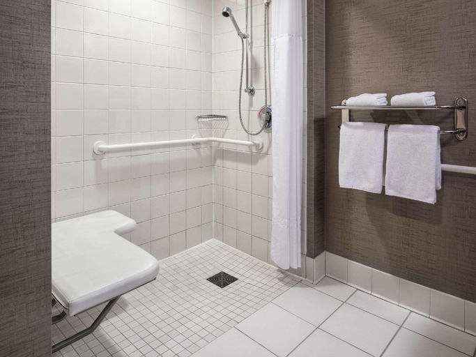 Bathroom 13