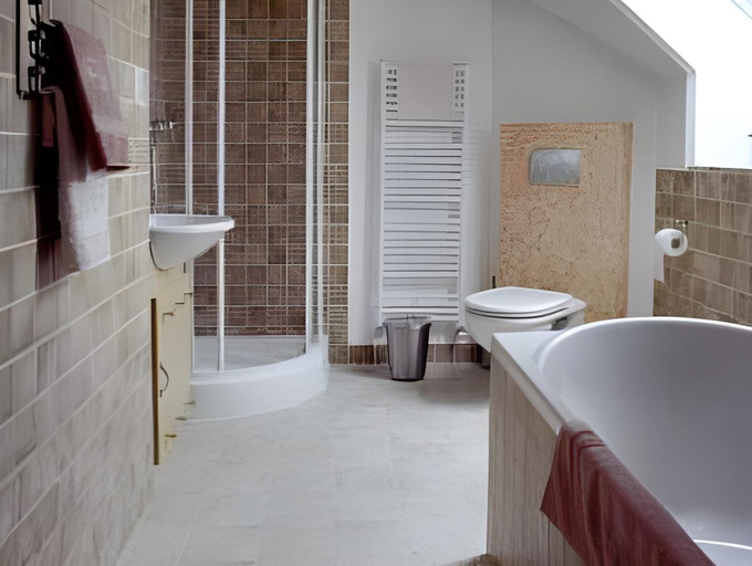 Bathroom, Villa Rosa Restaurant & Pension, Dunajská Streda
