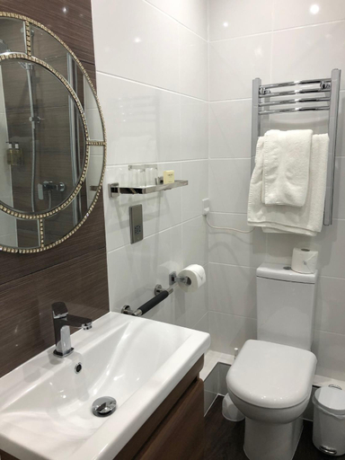 Bathroom 4, The Pines Hotel, Dorset